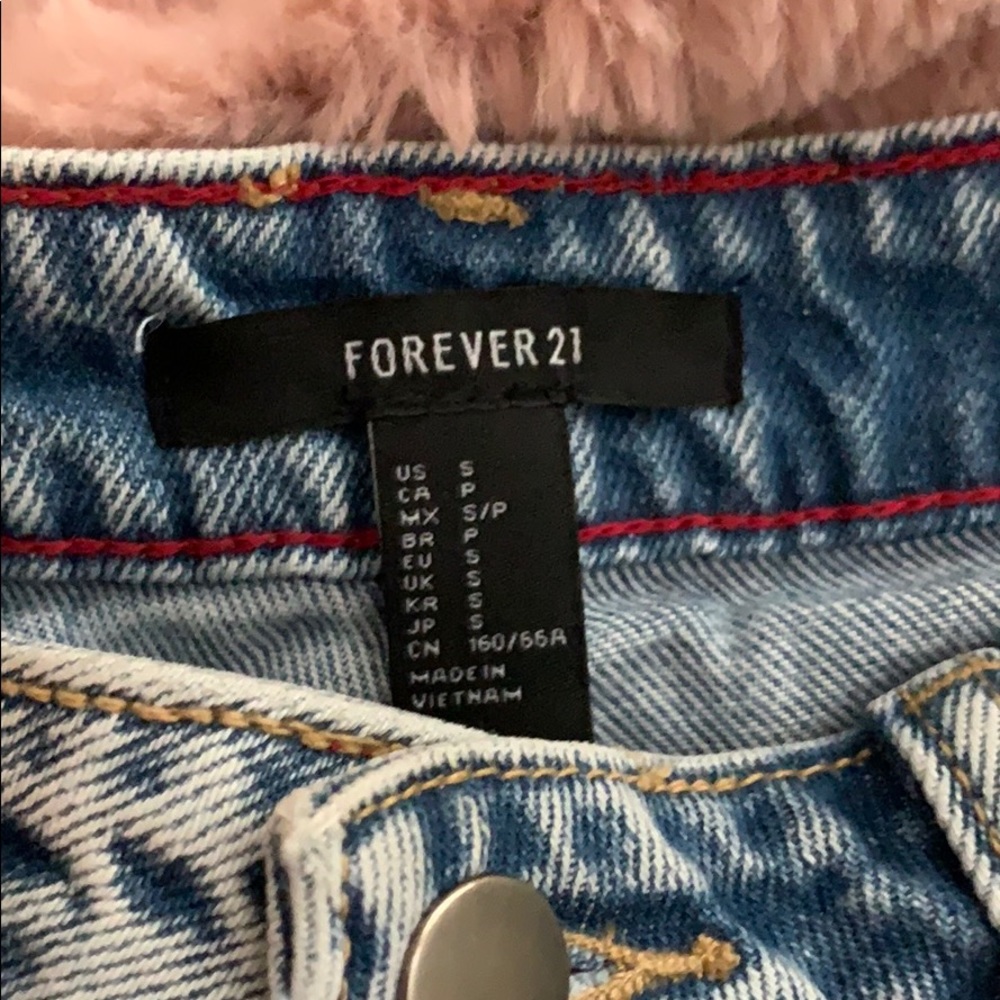Shorts - Picture 3 of 3